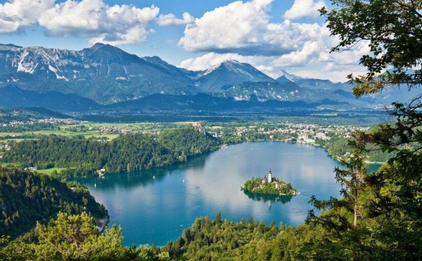 Voli diretti e booking online: la Slovenia a portata di clic